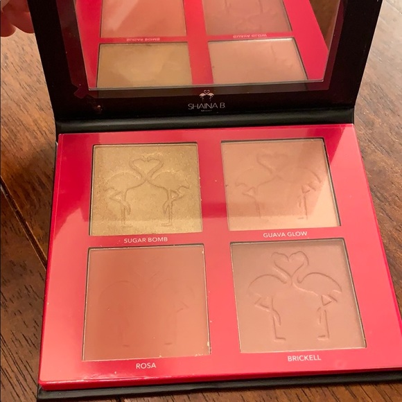Shaina B. Miami blush and highlight palette - Picture 2 of 3